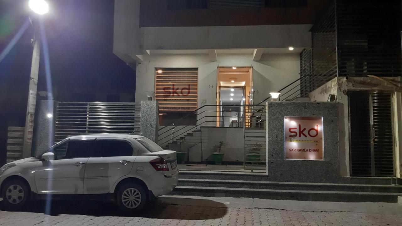 Hotel Sar Kamla Dham Skd Vrindavan Fully Vaccinated Staff Exterior foto