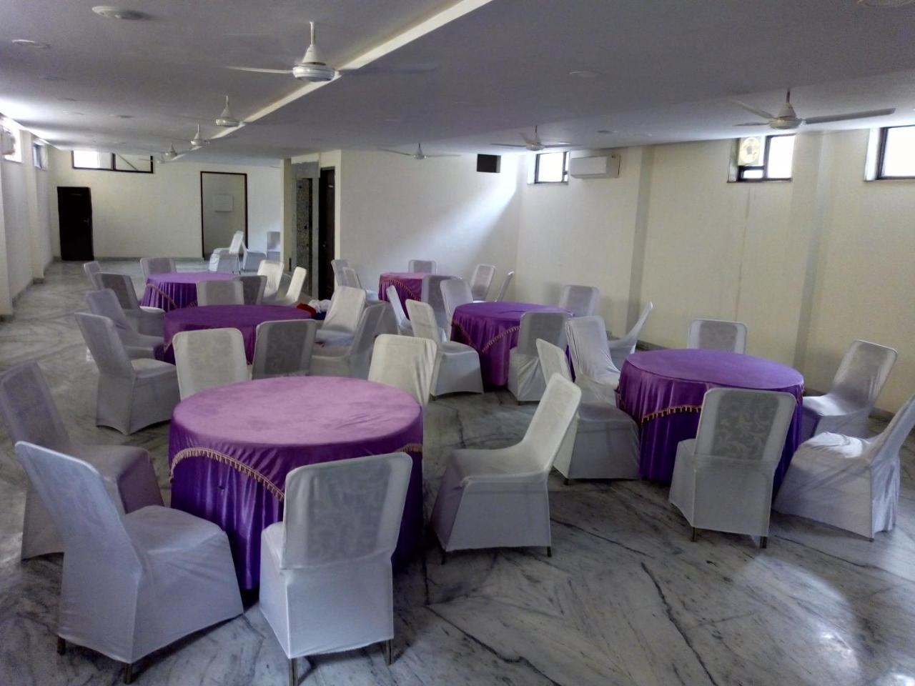 Hotel Sar Kamla Dham Skd Vrindavan Fully Vaccinated Staff Exterior foto
